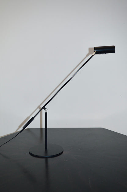 Minimalist Counterweight LED Table Lamp