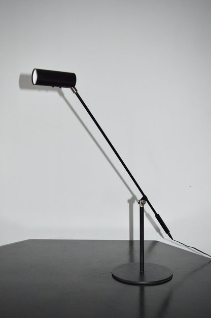 Minimalist Counterweight LED Table Lamp