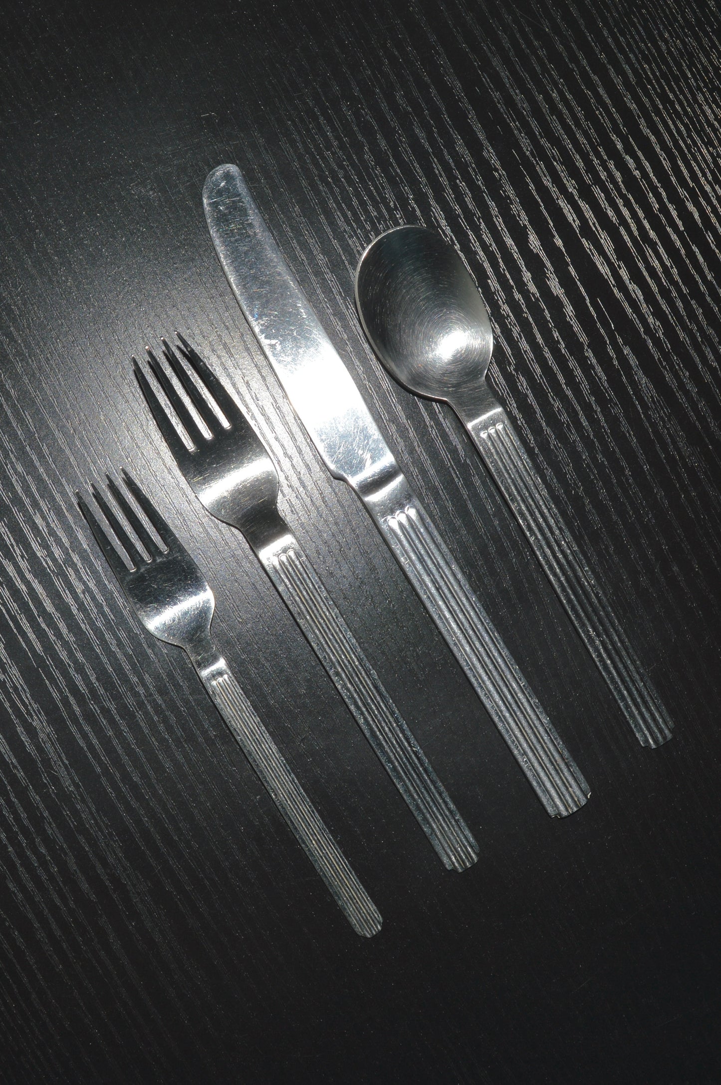 Ridge Pattern Flatware Set