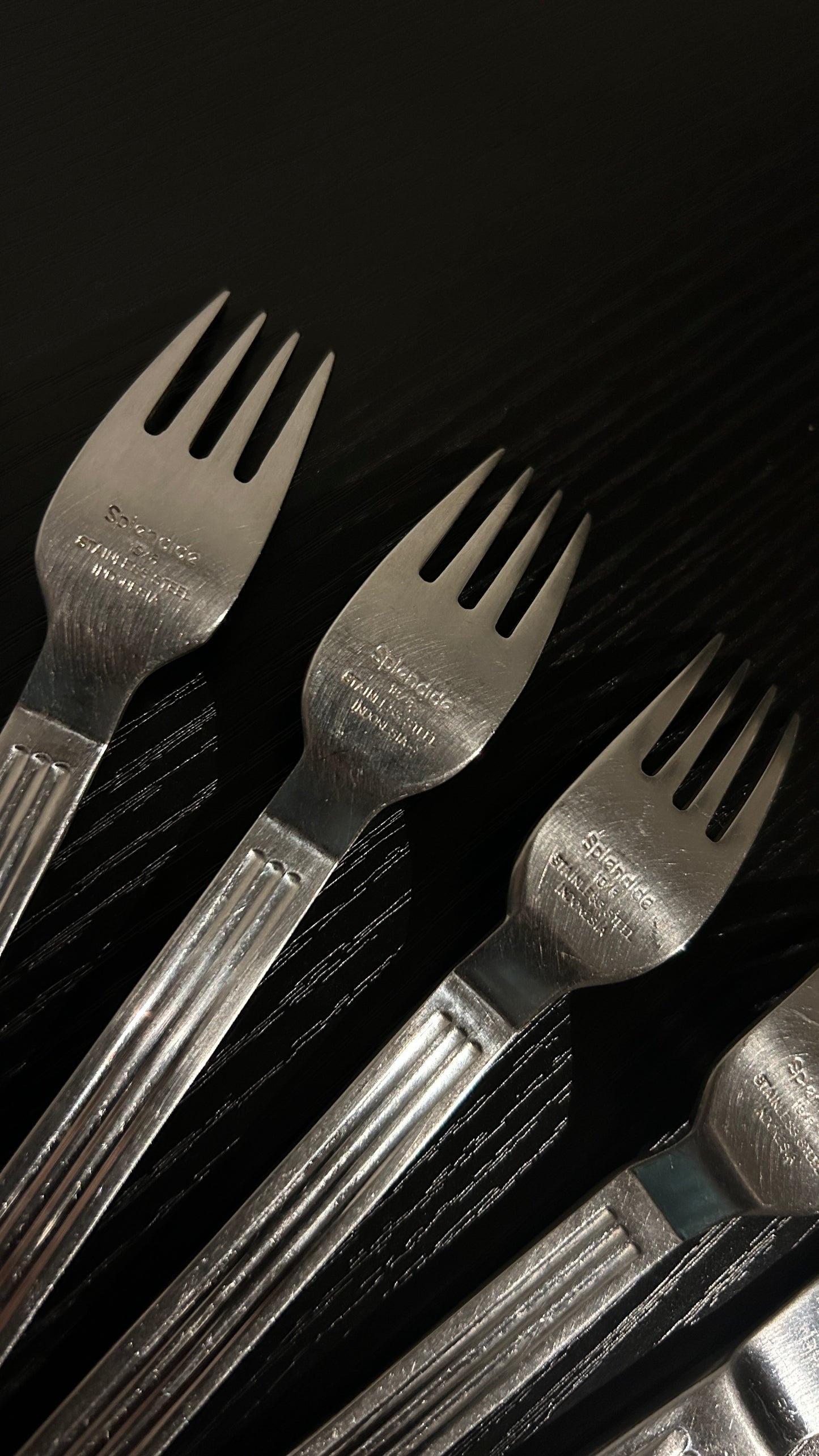 Ridge Pattern Flatware Set